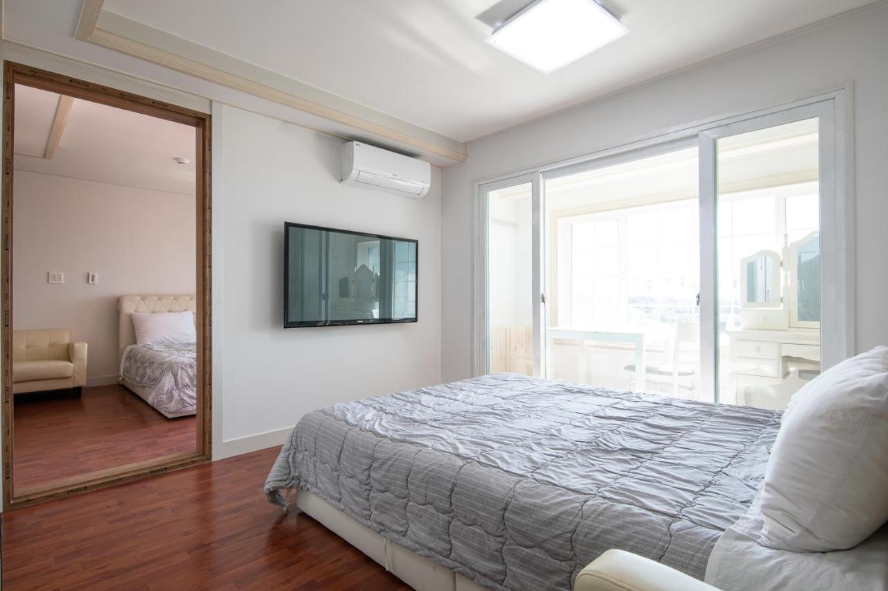 White Dream Pension Jeju Exterior photo