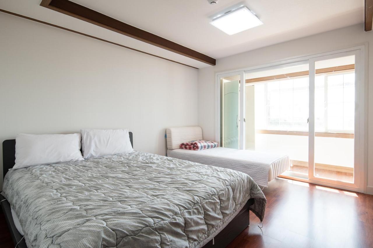 White Dream Pension Jeju Exterior photo