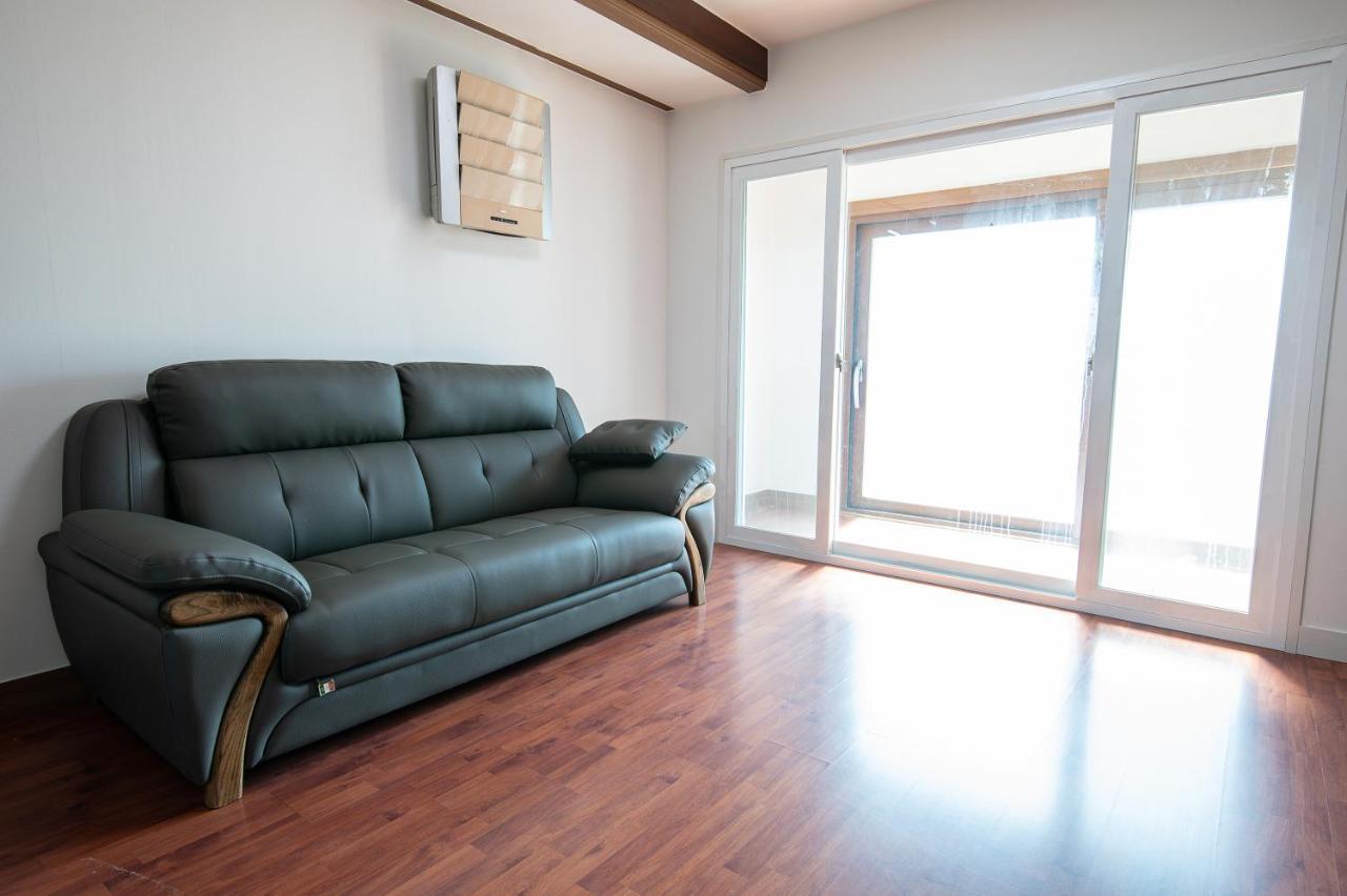 White Dream Pension Jeju Exterior photo
