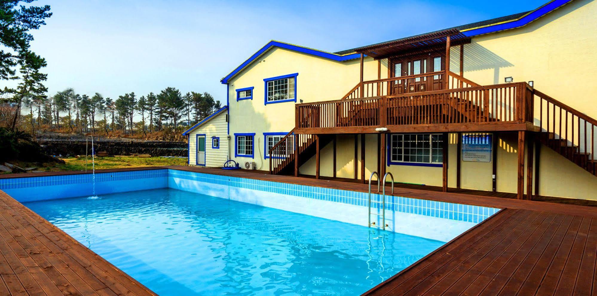White Dream Pension Jeju Exterior photo